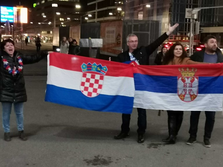 Hrvatski i srpski navijači zajedno uoči utakmice