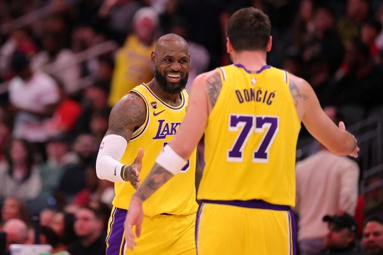 Dončić i LeBron nezaustavljivi. Zajedno ubacili više od pola poena u pobjedi Lakersa