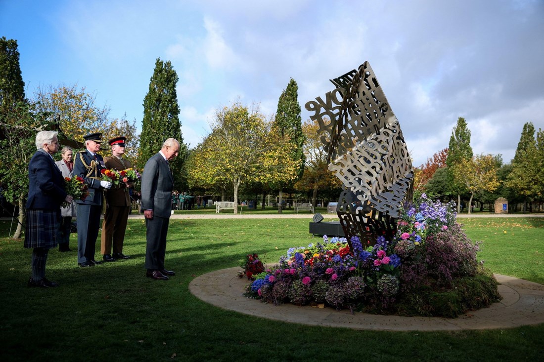 Kralj Charles otkrio prvi spomenik LGBT vojnicima u Velikoj Britaniji