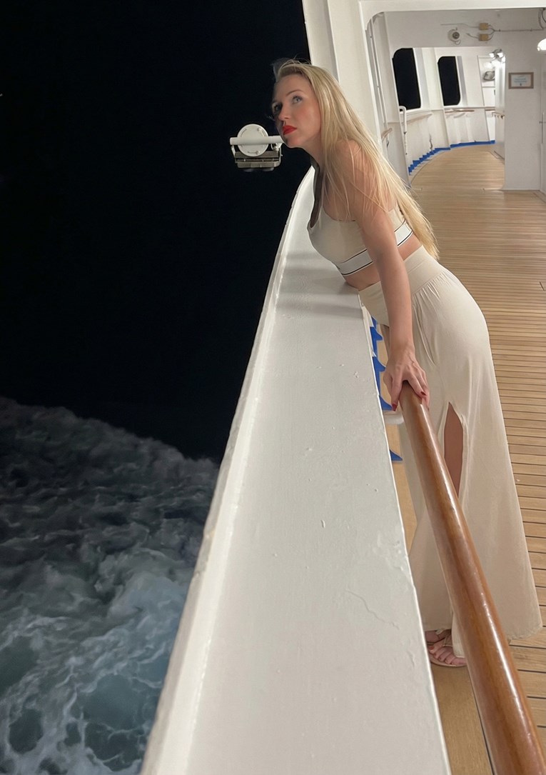 Žena pokazala pogled s kruzera noću - i ljudi su prestravljeni 