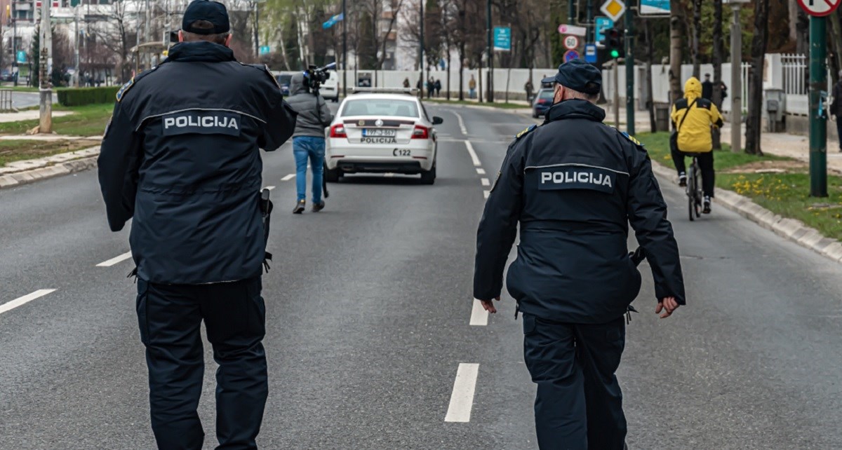 Na cesti u Mostaru pronađena teško ozlijeđena žena iz Sinja