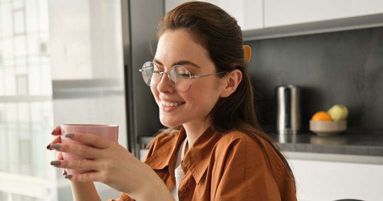 Čaj od jeftinog sastojka može smanjiti mučninu i nadutost