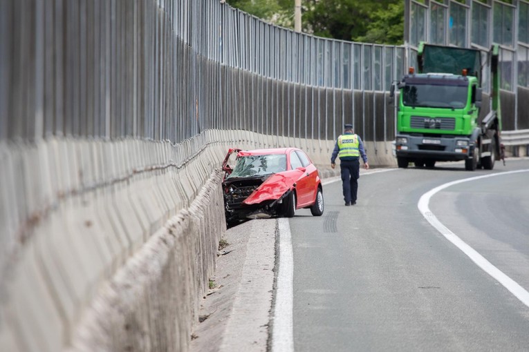 Sudar kamiona i auta na vijaduktu kod Rijeke, vozač auta na mjestu mrtav