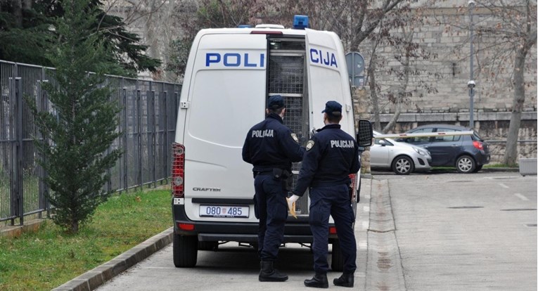 Muškarac u Splitu optužen da je 9 mjeseci silovao 18-godišnju zaposlenicu