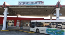 Drnišanin putnicima u autobusu ukrao 2 kartice pa na benzinskoj potrošio 1450 eura
