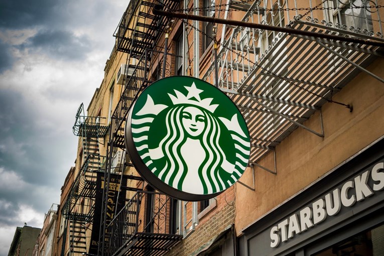 Preokret u Starbucksovim pravilima: "Kupite nešto ili napustite objekt"