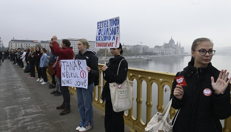 Mađarski učitelji prosvjeduju za veće plaće: "Vladu treba biti sram"