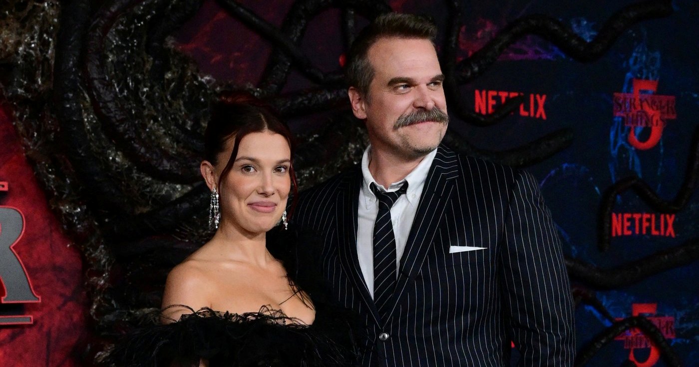 Nakon priča o uznemiravanju, Millie Bobby Brown i David Harbour skupa na premijeri