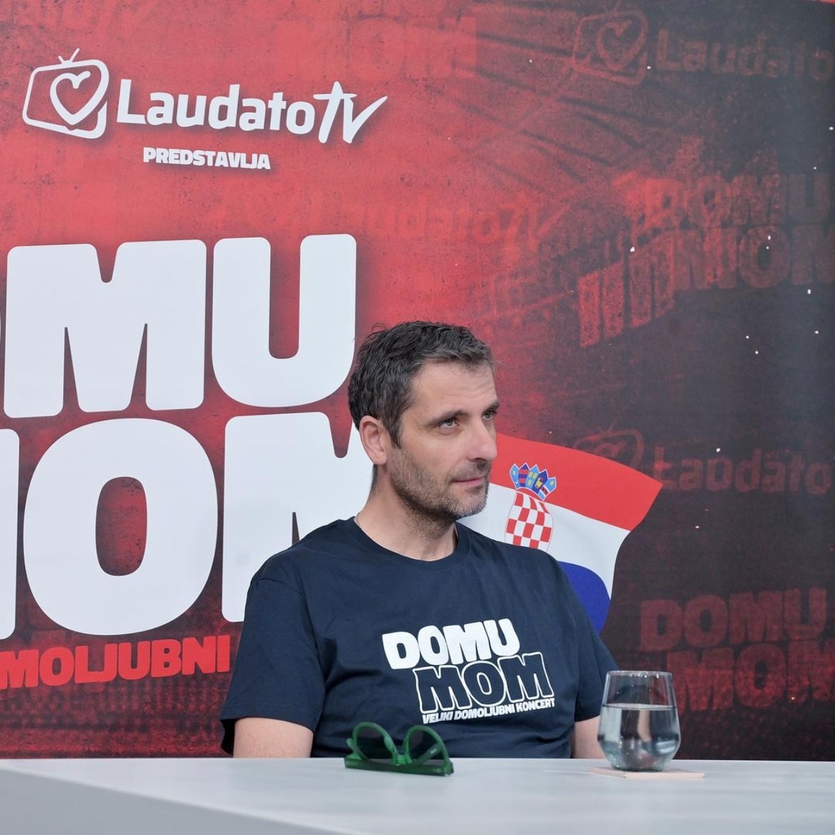 FOTO Robert Kurbaša viđen u javnosti nakon dugo vremena, nosio majicu Domu mom