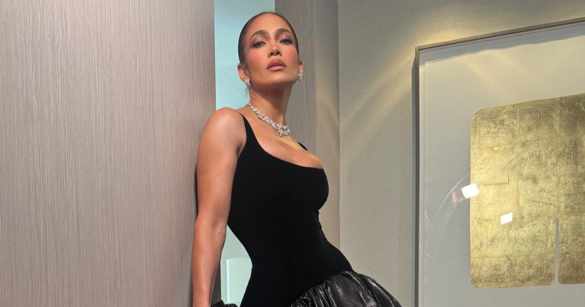 Jennifer Lopez zablistala na vjenčanju Taylor Swift u dramatičnoj crnoj haljini