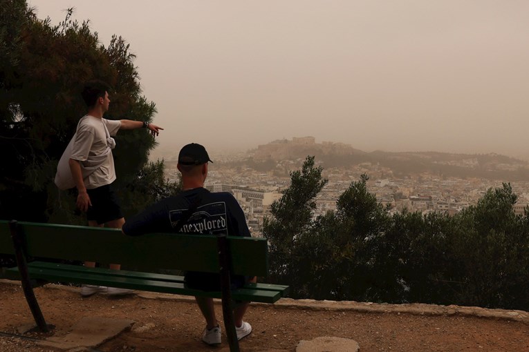 FOTO Saharska prašina prekrila Atenu