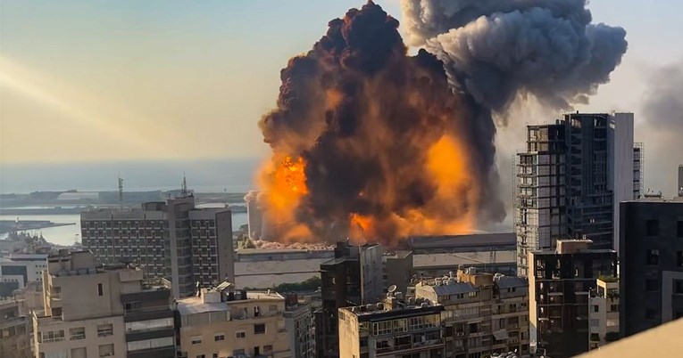 Golemu eksploziju u Bejrutu izazvao je vatromet? Pogledajte snimku