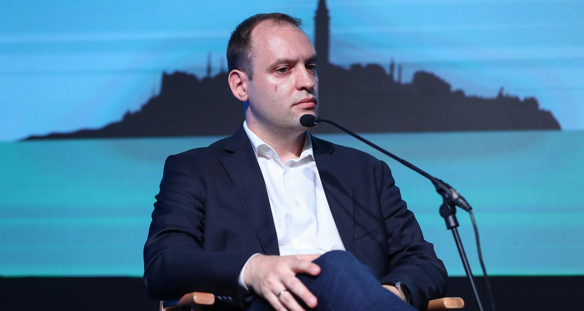Sin Mile Martića je direktor u United Mediji, ali ne radi za Novu TV i N1