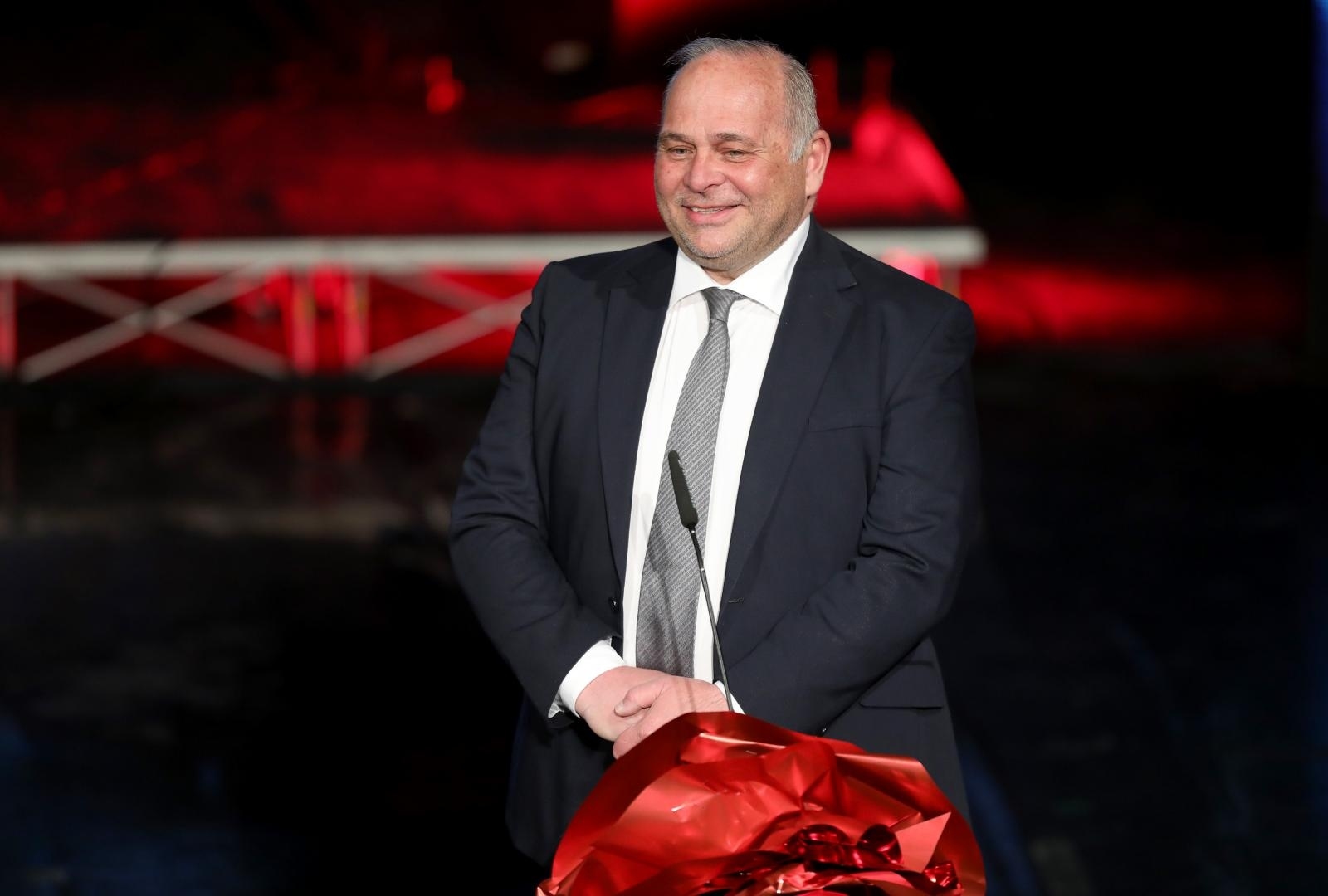 Ravnatelj HRT-a angažirao 4 snimatelja kako bi iz svog ureda pratio sjednicu