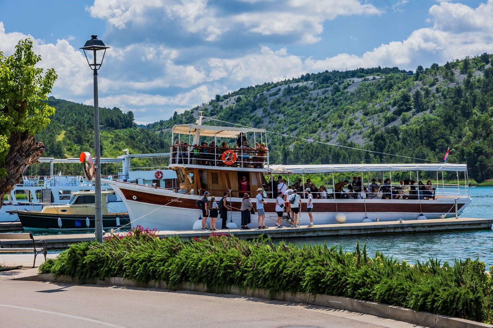 Nakon sunčanog jutra, stiže kišna večer