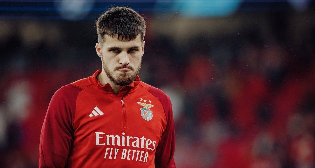 Ovo je najgori igrač u povijesti Lige prvaka. Za sat vremena 31 put izgubio loptu