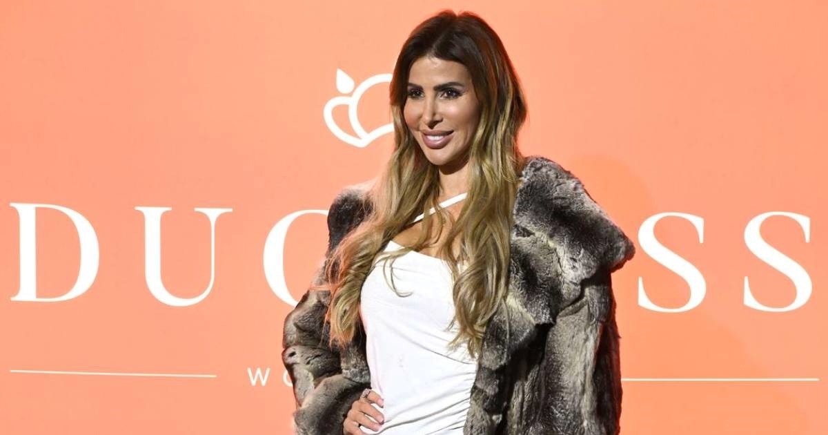 Antea Kod&#x17E;oman u haljini s prorezom zablistala na reviji u Zagrebu