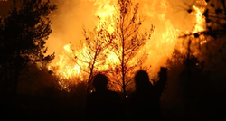 Na Klisu izbio požar, cijelu noć gasi ga više od 20 vatrogasaca
