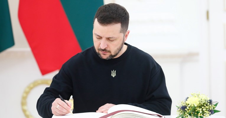 Zelenski potpisao zakon, više nema maksimalne dobne granice za služenje u vojsci