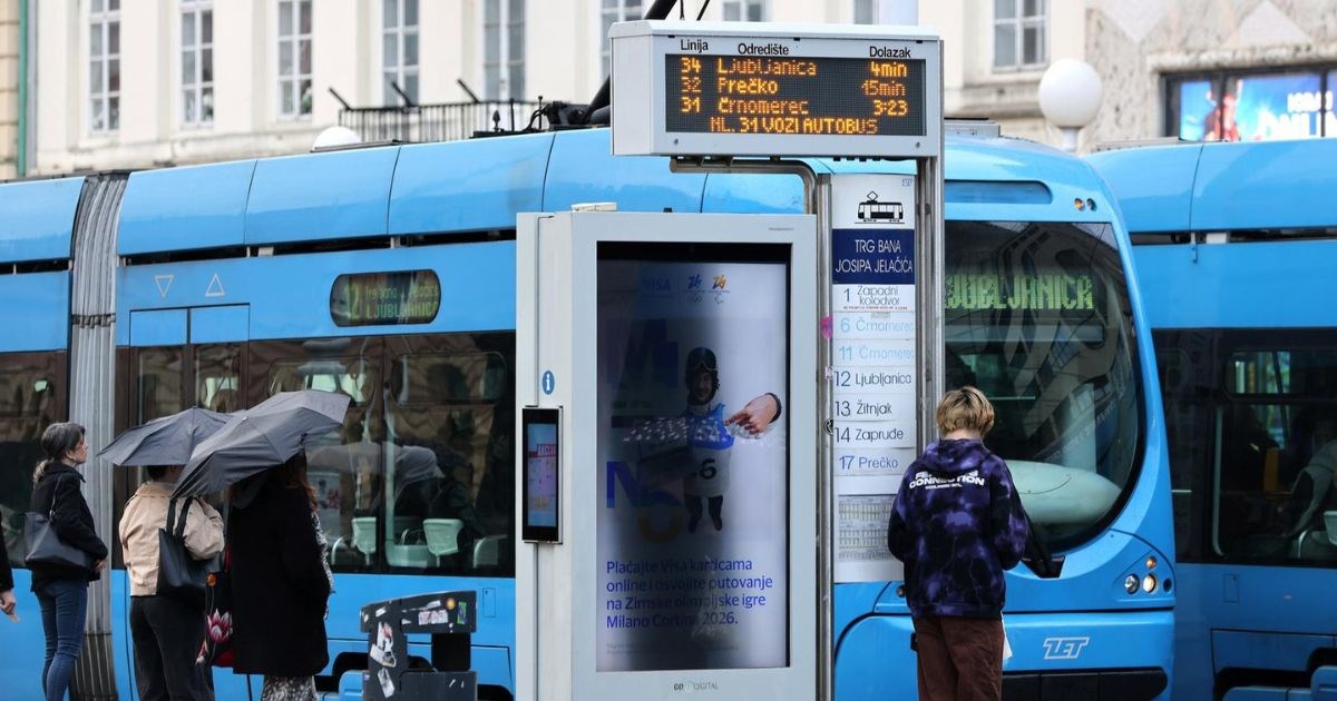 ZET-ovi ekrani na Trgu zamijenili noć i dan 🤭