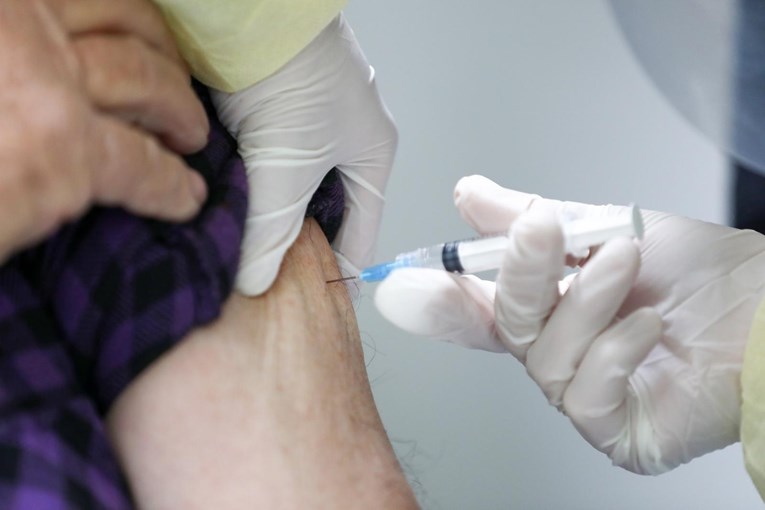 Medicinska sestra iz BiH greškom cijepila ljude protiv gripe umjesto protiv korone