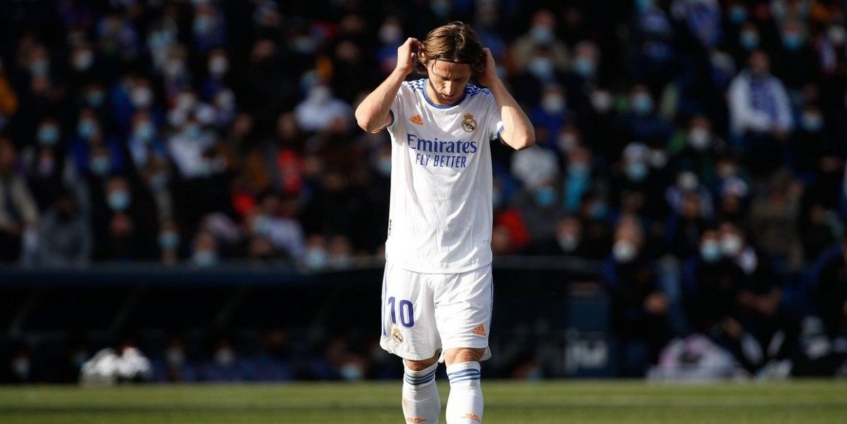 Modrić je krenuo van terena. Stadion kralja Fahda tresao se od ovacija