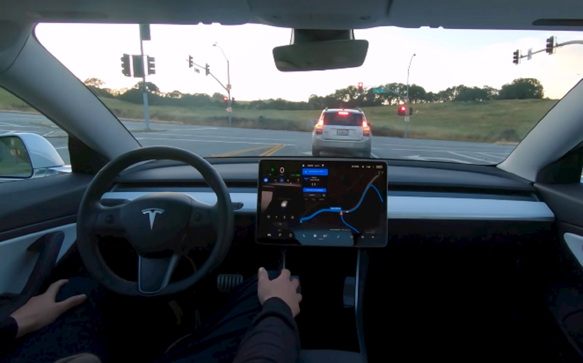 Tesla pod istragom zbog serije kobnih nesreća