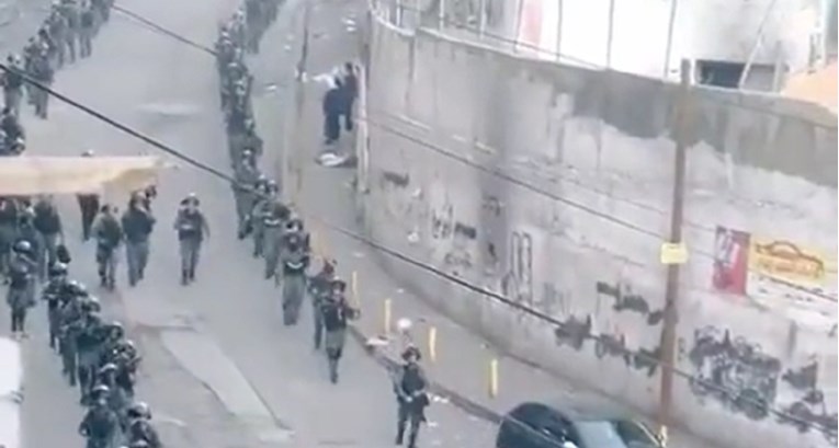 VIDEO Izraelci upali u izbjeglički kamp. Ruše dom dječaka (14) jer je ubio policajca