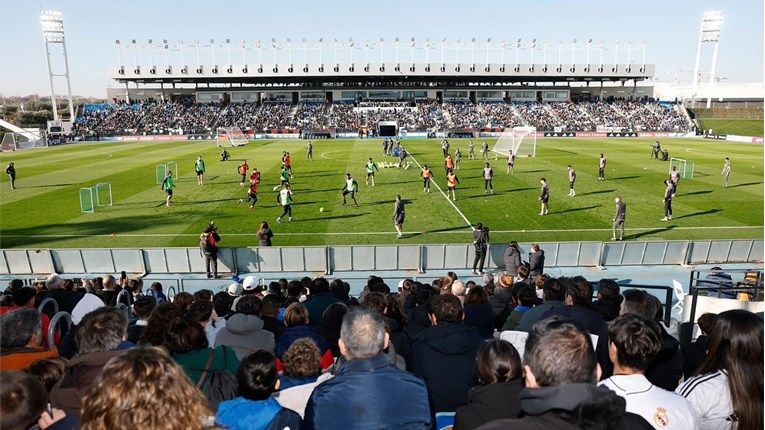 VIDEO Real održao otvoreni blagdanski trening. Marca: Jedan igrač izazvao je delirij