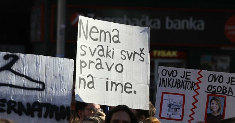 FOTO Pogledajte transparente s prosvjeda zbog slučaja Mirele Čavajde u Zagrebu