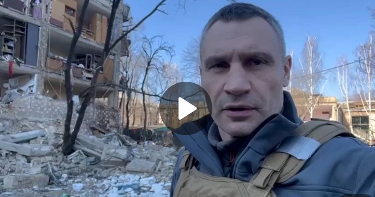 VIDEO Kličko odmah otišao do mjesta napada u Kijevu, pokazivao razrušene zgrade
