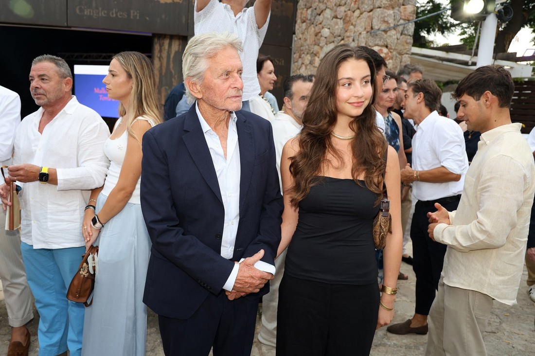 Michael Douglas snimljen s kćeri, ona sve više nalikuje majci Catherine Zeta-Jones
