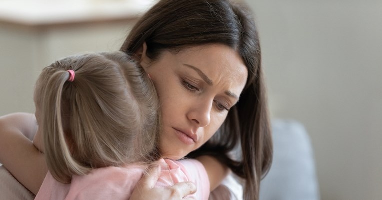 Je li normalno osjećati krivnju pri ostavljanju djeteta na čuvanje drugoj osobi?