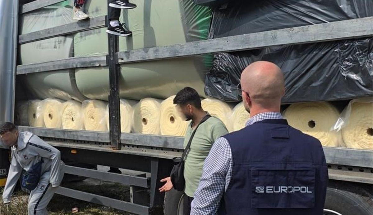 Dvojac iz Srbije krijumčario šest migranata. Sakrili ih među teret, mogli su poginuti