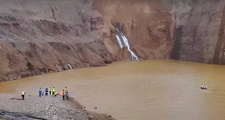 VIDEO Klizište u mjanmarskom rudniku žada: Voda navrla u jezero, najmanje 32 mrtvih