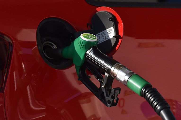 Novo pojeftinjenje goriva, pogledajte nove cijene