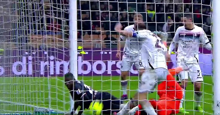 VIDEO Nogometaš Milana u 88. minuti spriječio suigrača da postigne gol za pobjedu
