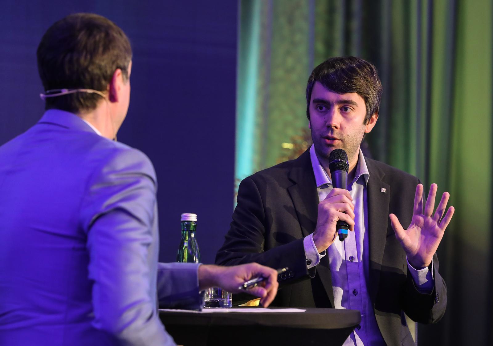 Zašto je tako teško uhvatiti idiote koji dižu paniku mailovima o bombama po školama?