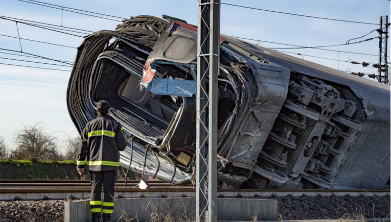 U Australiji vlak s 200 putnika iskočio iz tračnica, dvoje poginulo