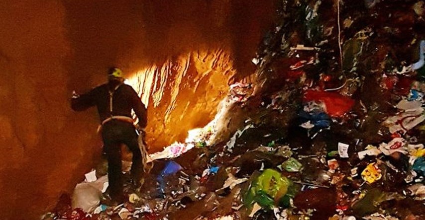 FOTO Speleolozi u jami u Dalmaciji našli ogromno brdo smeća. Pogledajte