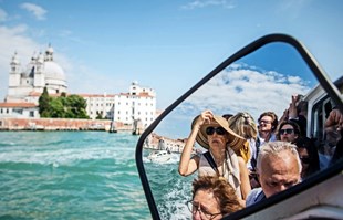 Venecija zabranila velike turističke grupe, vodiči ne smiju koristiti zvučnike