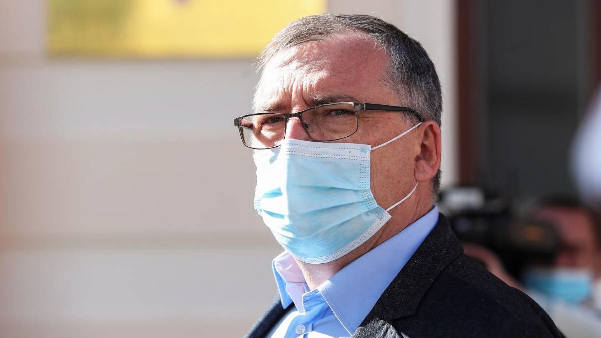 Capak: Izgledno je da će se ograničiti broj ljudi na okupljanjima