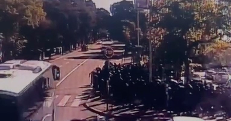 VIDEO Torcida došla u Rijeku i sukobila se s policijom