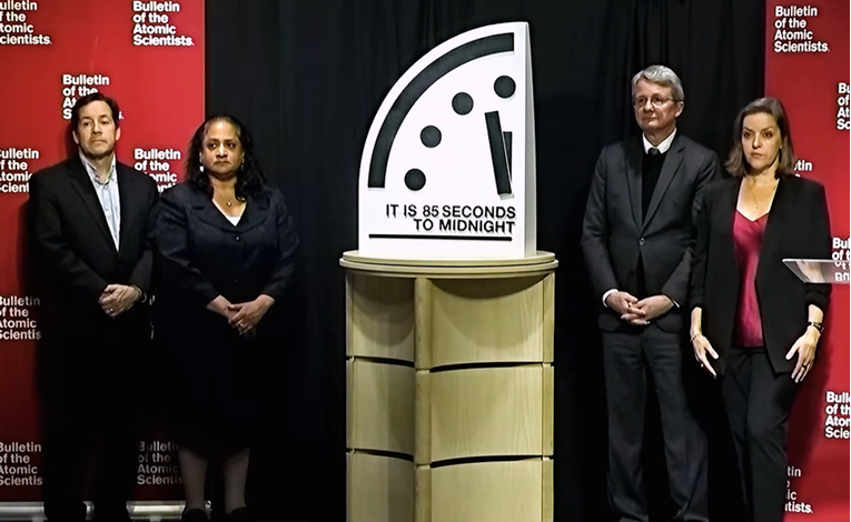 "Sat sudnjeg dana" pomaknut na 85 sekundi do ponoći, najbliže katastrofi ikad