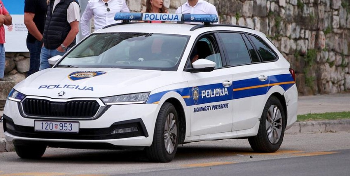 Auto naletio na ženu u Kaštelima, hitno prevezena u bolnicu