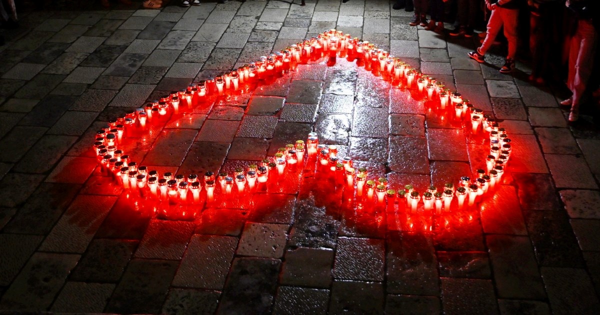 VELIKA GALERIJA Tisuće lampiona diljem Hrvatske upaljene za Grad Heroj