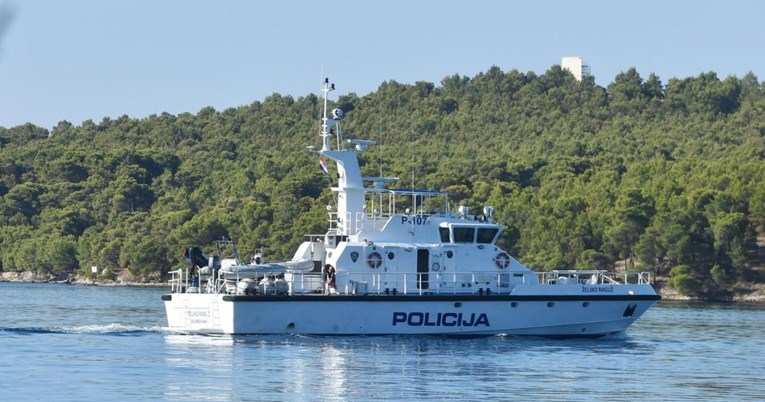 Pomorska policija pronašla jedriličarku na otočiću kod Lošinja