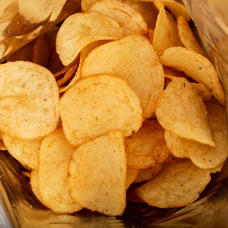 Zašto velika vrećica čipsa često ima više zraka nego čipsa - i košta duplo više