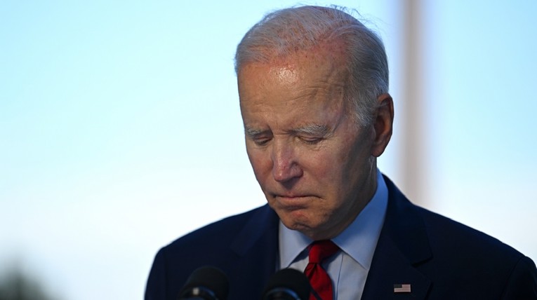 Biden i dalje pozitivan na koronu