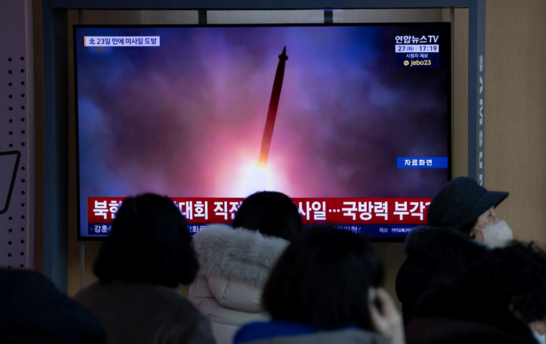 Sjeverna Koreja lansirala balističke projektile dok Amerika i Južna Koreja pregovaraju